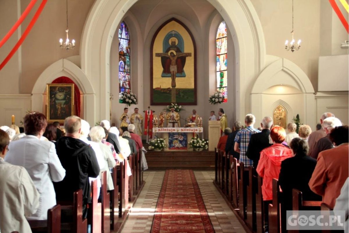 (3) Katholische Dreifaltigkeits-Kirche