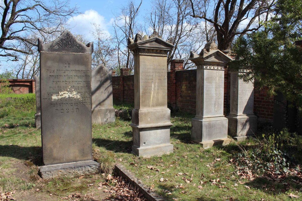 (17) Bergkapelle mit Jüdischem Friedhof und Kriegsdenkmal