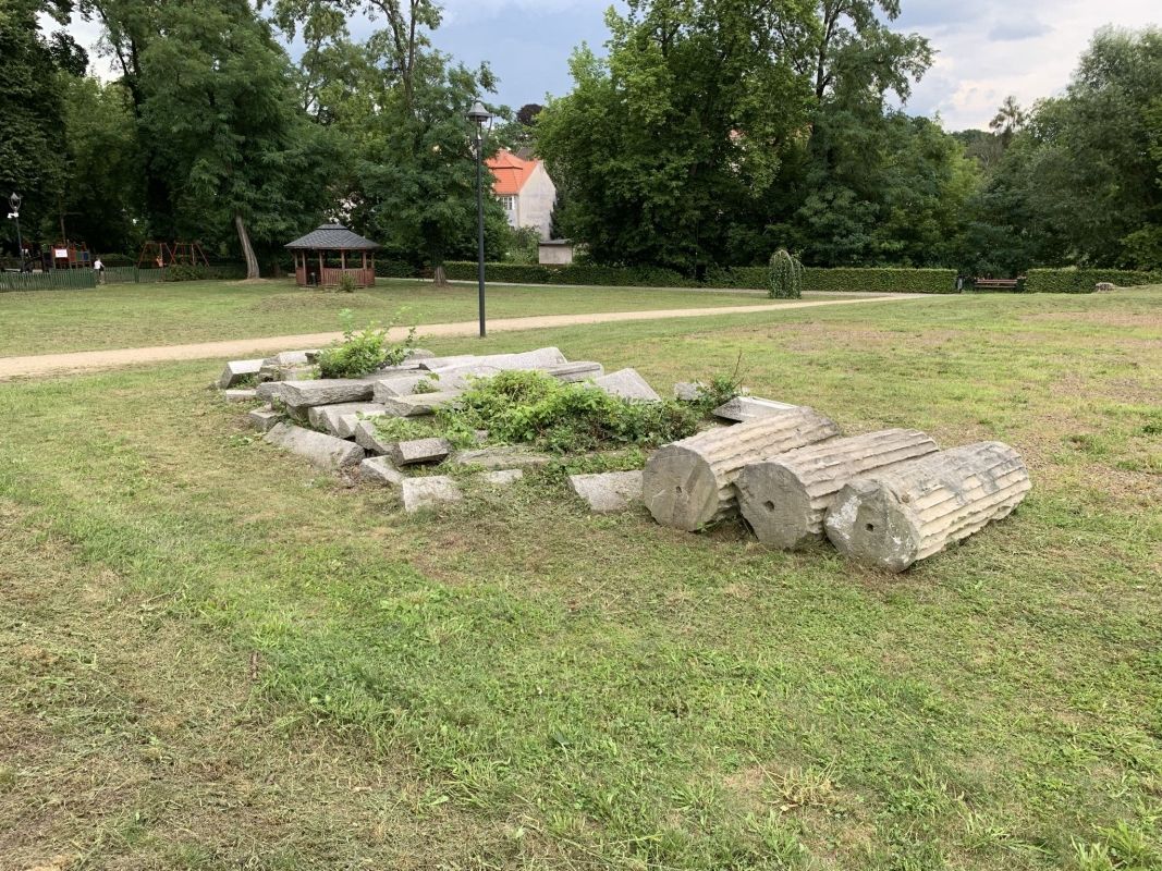 (9) Theater Island with the remains of the former City Theater