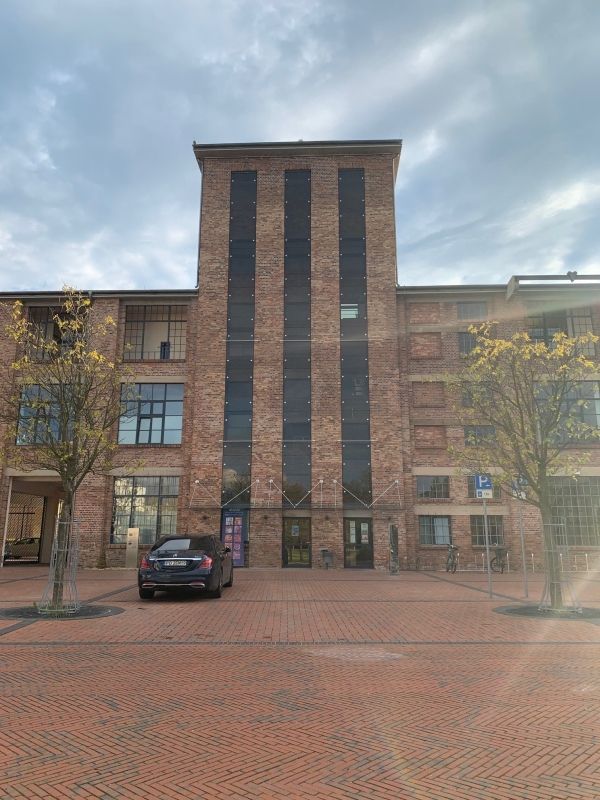 (8) Friedrich-Wilke-Platz mit Bibliothek, Musikschule und Alter Färberei