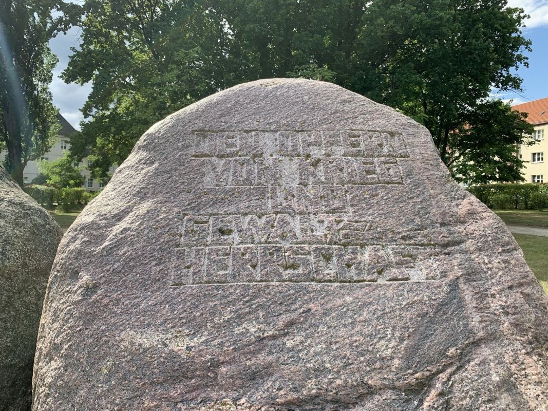 (9) Platz des Gedenkens mit Sowjetischem Ehrenfriedhof und Gedenkstein für die Opfer des Kapp-Lüttwitz-Putsches