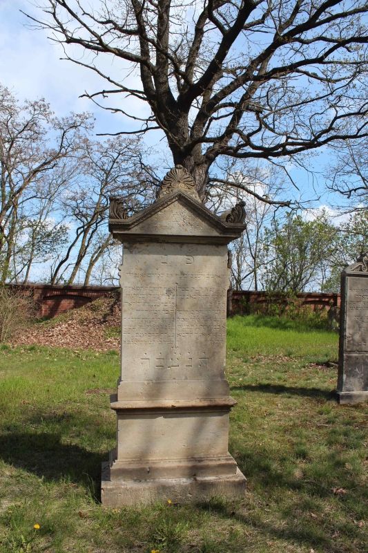 (7) Bergkapelle mit Jüdischem Friedhof und Kriegsdenkmal