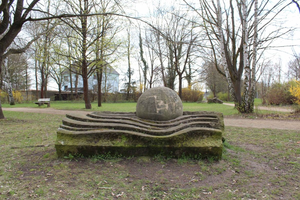 Skulptur Zeichen der Welt