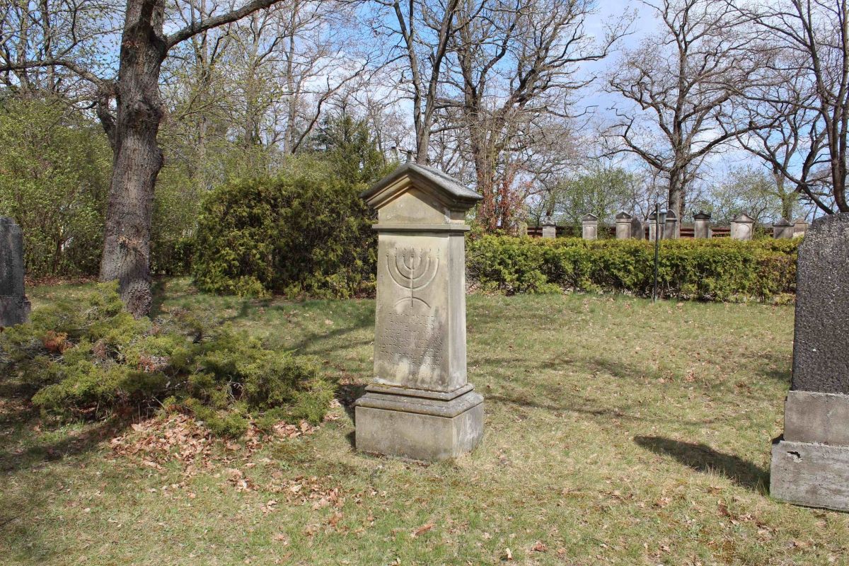 (14) Bergkapelle mit Jüdischem Friedhof und Kriegsdenkmal