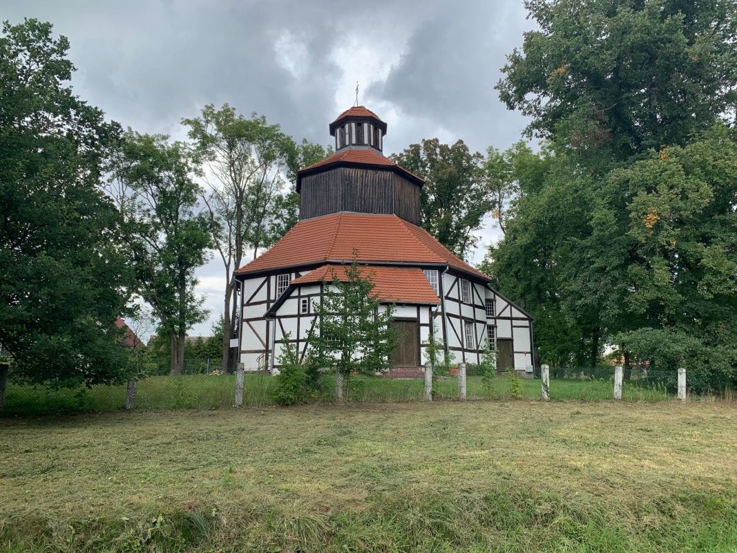 (6) Römisch-Katholische Kirche der Heiligen Familie in S?kowice aus II Hälfte des 17. Jh.