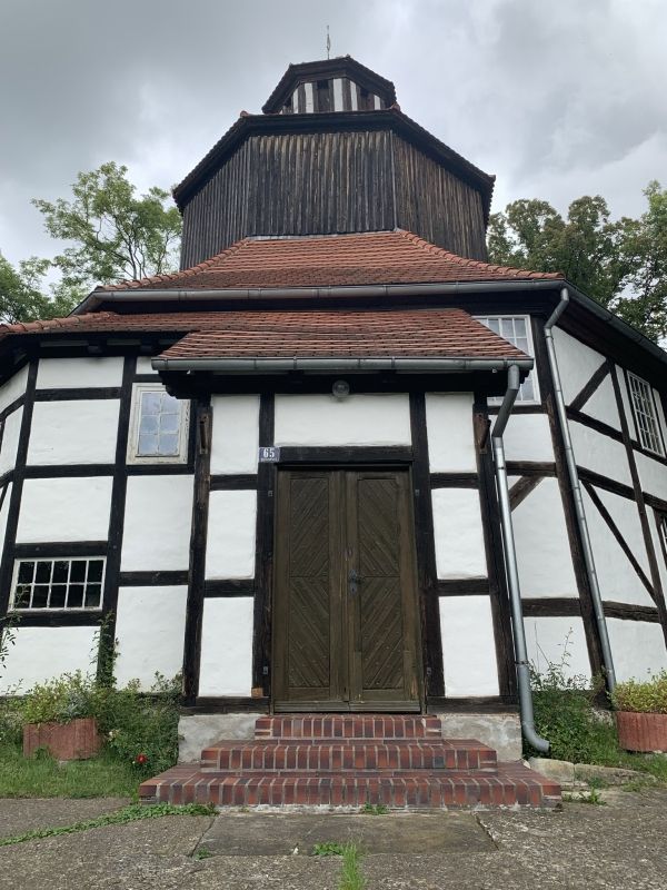 (7) Römisch-Katholische Kirche der Heiligen Familie in S?kowice aus II Hälfte des 17. Jh.