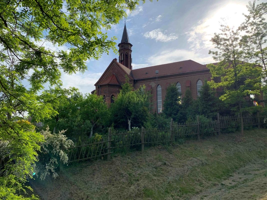 (1) Katholische Dreifaltigkeits-Kirche