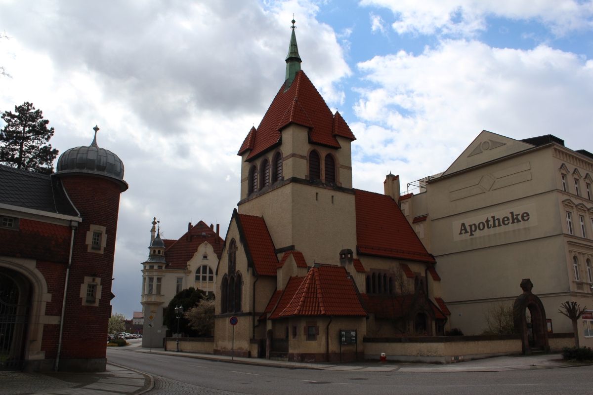 (1) Altlutherische Kirche des Guten Hirten