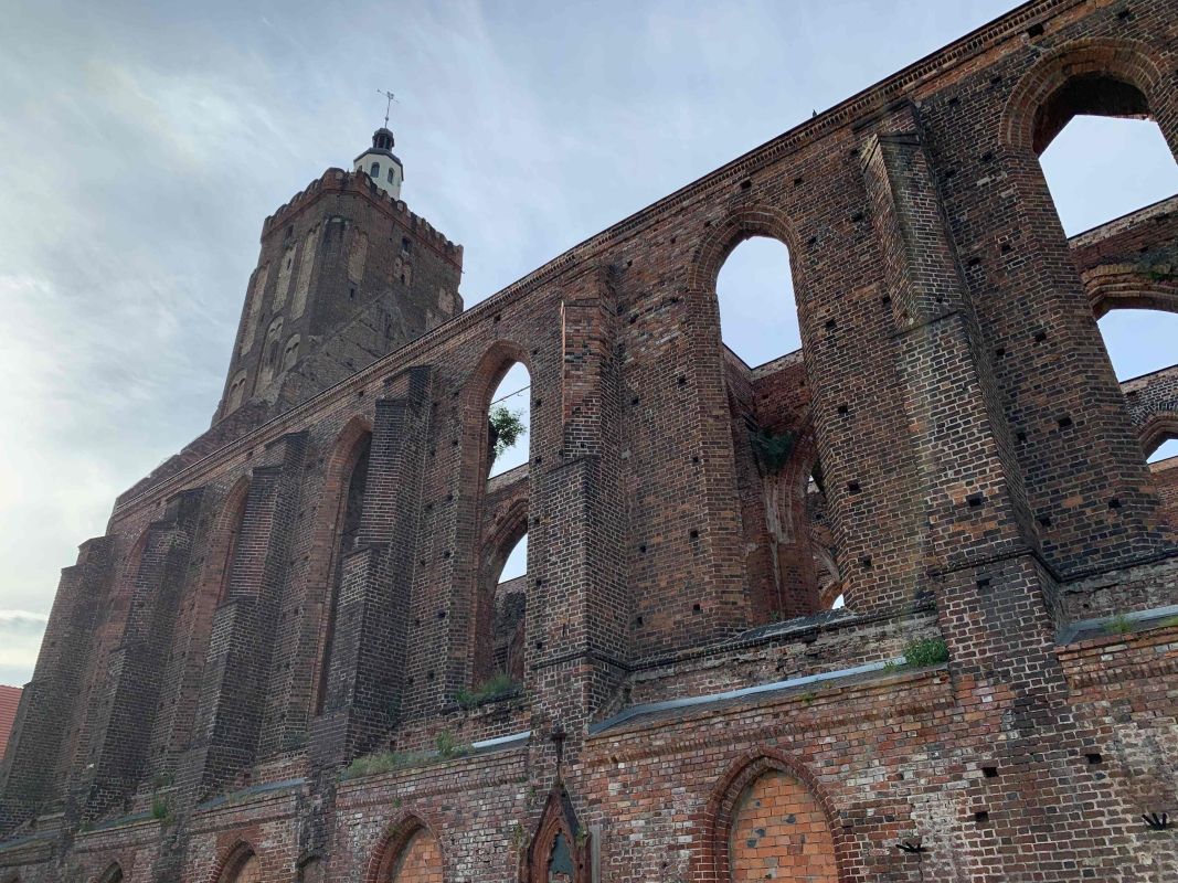 (6) Die Stadt- und Hauptkirche (Ruinen)