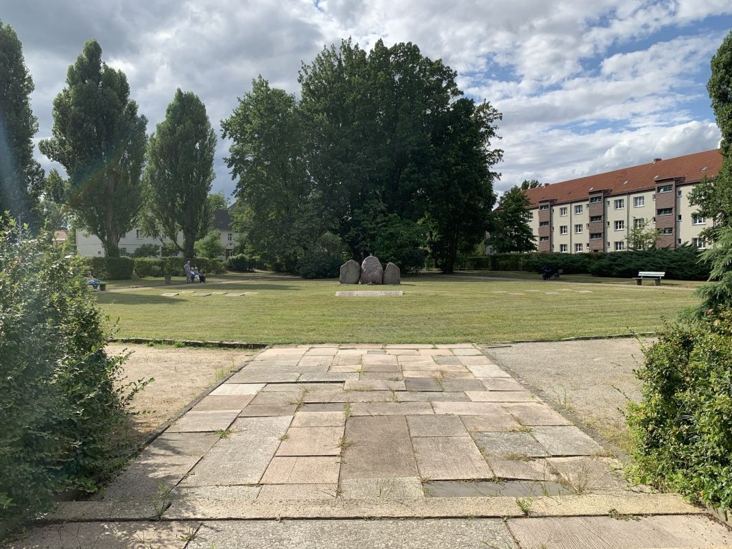 (3) Platz des Gedenkens mit Sowjetischem Ehrenfriedhof und Gedenkstein für die Opfer des Kapp-Lüttwitz-Putsches