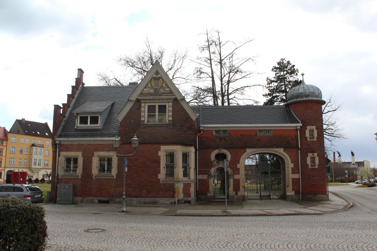 Tor und Pförtnerhaus der inzwischen nicht mehr existierenden Stadtvilla von Max Wilke