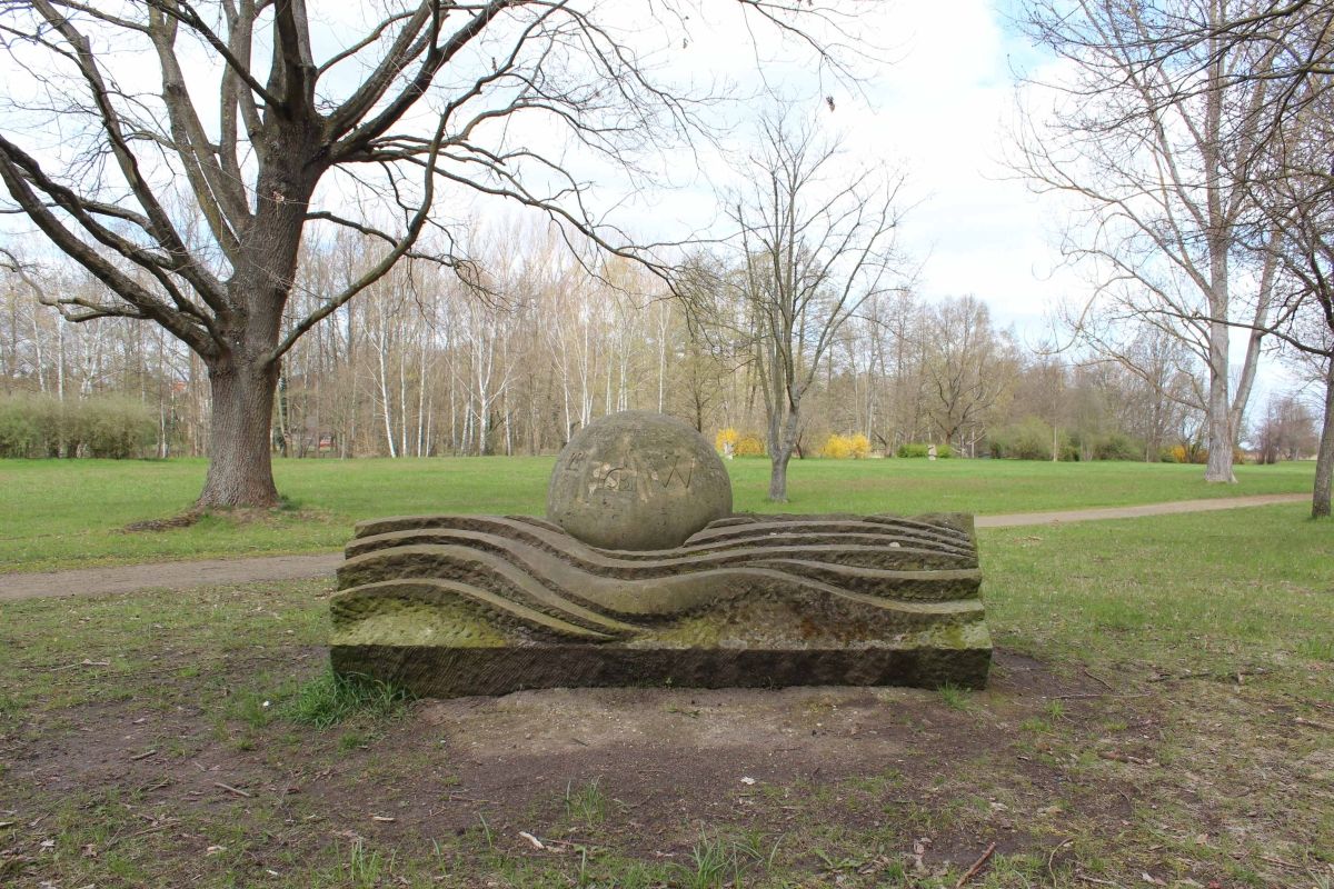 (1) Skulptur Zeichen der Welt