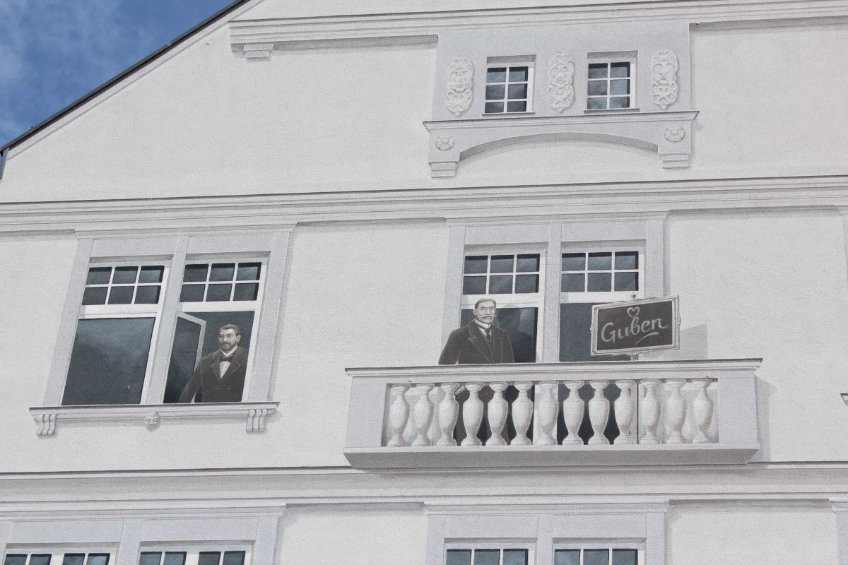 Gable painting The Windows to the Courtyard (Ger. Die Fenster zum Hof)