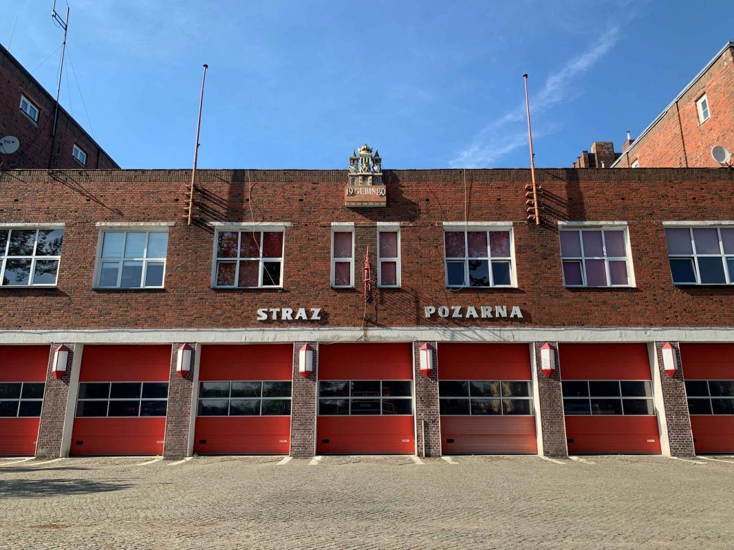 (4) Feuerwache - Modernistisches Feuerwehrhaus