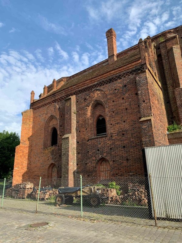 (2) Die Stadt- und Hauptkirche (Ruinen)