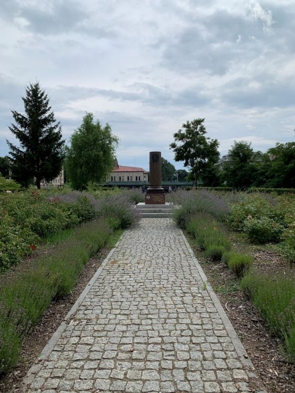 (6) Corona-Schröter-Skulptur auf der Theaterinsel