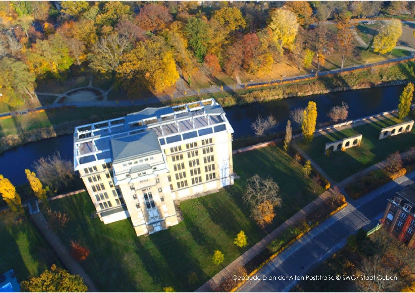 Bild: Gebäude in der Poststraße von oben